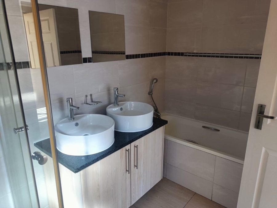 2 Bedroom Property for Sale in Hillside Free State